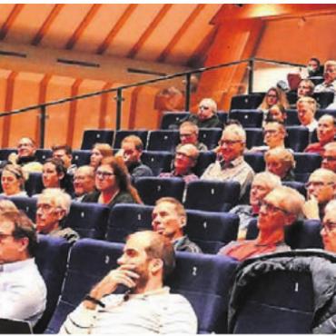 Perspektiven zu Solarstrom - Grosser Publikums-Aufmarsch im Murianer Dachsaal.