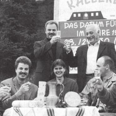 Kallern rüstet sich für eine Riesenparty - Die gelungene Schulhausrenovierung samt Dachstockausbau ist für die Gemeinde Kallern Grund genug für ein dreitägiges Fest.