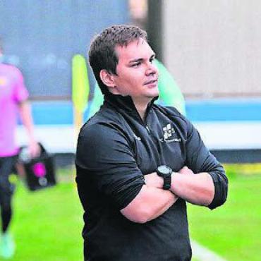Das Rechnen beginnt - Muss mit seinem Team zittern: Sarmenstorf-Trainer Marc Blum. Bild: Archiv/jl