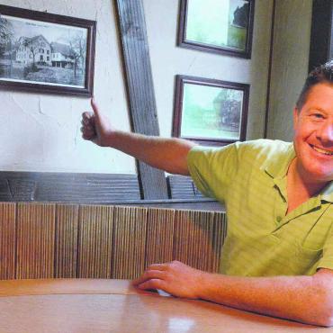 Traditionsbeiz in neuen Händen - Peter «Pitsch» Wyrsch freut sich über die Übernahme des Gasthofs Guggibad. «Eine solche Traditionsbeiz aufrechtzuerhalten ist wichtig», meint der Boswiler, der seit 20 Jahren als Gastronom tätig ist. Bild: Celeste Blanc