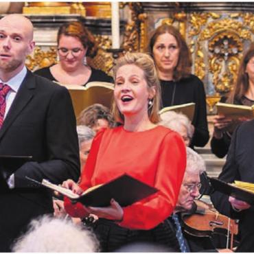 Musik gewordene Lebensfreude - Die Solostimmen, von links: Bariton Jonathan Sells, Sopranistin Carmela Konrad und Tenor Zacharie Fogal.