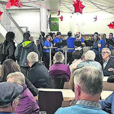 Drei gute Vorsätze für 2024 - Gut besuchter Neujahrsanlass im Foyer des Schulhauses Risi. Die Musikgesellschaft Dottikon sorgte für den passenden musikalischen Rahmen. Bilder: Walter Minder