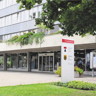 Leistungsfähigkeit ungenügend - Aus dem Gemeindehaus kommen beim Voranschlag keine erfreulichen Zahlen: Die FGPK empfiehlt dem Einwohnerrat mehrheitlich, das vorliegende Budget 2025 zu genehmigen. Bild: dm