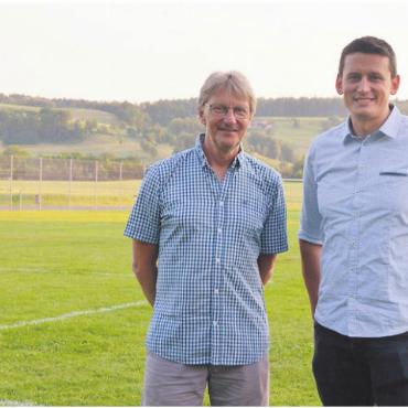 Längerer Weg zum besseren Ziel - Im Juni 2023 informierten Michael Zehn (links) und Pascal Vontobel die Bevölkerung. Nun wird es konkret. Bild: Archiv