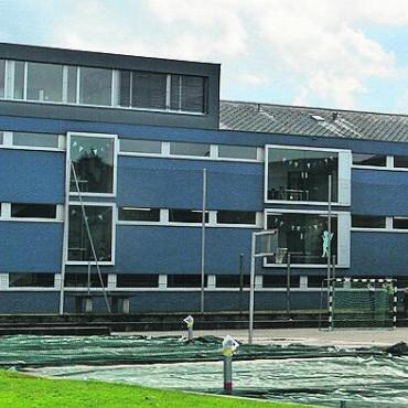 Grosse Erleichterung - Das Künter Schulhaus soll in den nächsten Jahren erweitert werden. Danach ist eine weitere Turnhalle geplant. Bild: Archiv