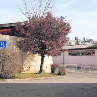 Schnell gehandelt – gute Lösung - Die Pavillons an der Pilatusstrasse haben längst ausgedient und müssen bald einer Grossüberbauung weichen.