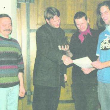 Ziele und Utopien verfolgen, Träume ausleben - Sozialisten heben soziales Engagement hervor. Von links: Pat Schneider, Kuno Perler, Grossrat Thomas Leitch, Markus Tellenbach, Andi Hediger, Kim Schweri. Bild: Archiv