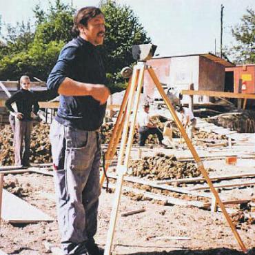 Brücken der Verständigung - Baustart war im März 1973 (Bild), Einweihung im Juni 1974. Dann konnte der Kinderhort gedeihen – allerdings mussten dabei etliche Hürden genommen werden. Bild: Archiv