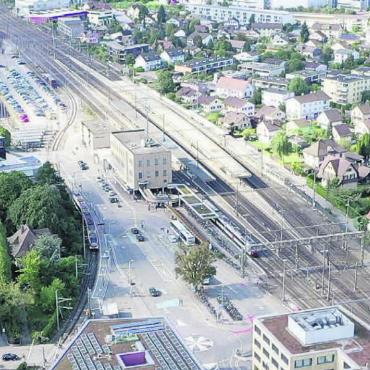Planungsarbeiten auf Kurs - Der Bahnhof Lenzburg wird voraussichtlich bis Ende 2030 für rund 232 Millionen Franken umgebaut und den neuen Bedürfnissen angepasst. Bild: SBB
