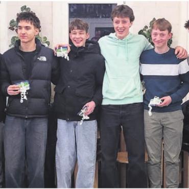 Vorfreude auf die neuen Plätze - Die U15-Junioren haben Wohlen einen Schweizer-Meister-Titel beschert, sie wurden dafür an der GV nochmals geehrt (von links): Luca Botan, Seraphin Langer, Lias Parpan, Nils Hauck, Robin Giger und Miguel Molinari.