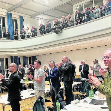«Ich fühle mich geehrt» - Erst gab es noch viel Applaus bei den Verabschiedungen im Dezember, nun steht die Vereidigung des neu besetzten Einwohnerrates an. Bild: sab