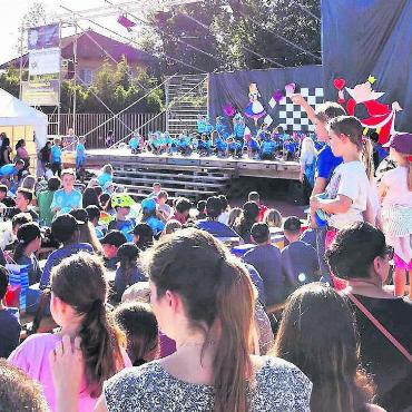 Viele strahlende Kinderaugen - Vor drei Jahren verwandelte sich die Schulanlage Risi zuletzt in eine Festarena. Am kommenden Wochenende ist es wieder so weit. Bild: Archiv