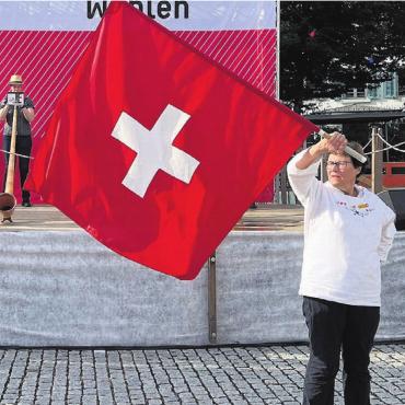 Die Kraft der Schweizer Fahne - Die Schweizer Fahne stand im Mittelpunkt der Festansprache.