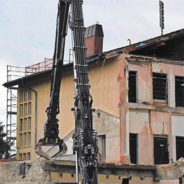 Bereit für den Schulstart - Beim Rückbau der alten Turnhalle und des ehemaligen Bez-Eingangsbereichs gab es leichte Verzögerungen.