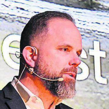 «Die Angst ist immer im Kopf» - Informativer und bewegender Auftritt in der Kanti: Ukraine-Experte David Nauer. Bild: dm