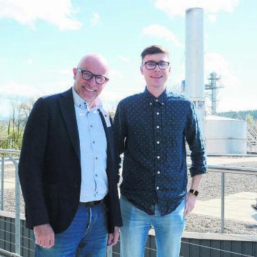 Eigentlich gar kein Problem - Die Biogasanlage in Nesselnbach ist eine Erfolgsgeschichte. Ende Juni übergibt Geschäftsleiter Werner Humbel die Firma seinem Neffen Patrick Humbel. Danach will sich der Inhaber um das Bauprojekt kümmern. Bild: Chregi Hansen