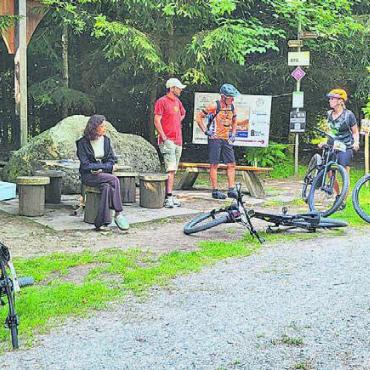 Tritt für Tritt - Hochbetrieb auf dem Lindenberg. Es wurden fleissig Höhenmeter gesammelt. Bild: zg