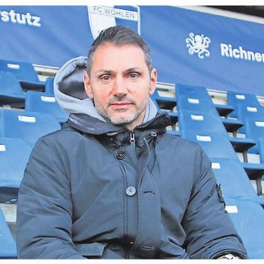 «Erwarte, dass Spieler alles geben» - Er ist wieder zurück bei «seinem» FC Wohlen und kann 
sich gut vorstellen, auch nach der Saison Sportchef zu bleiben: Sergio Colacino.
Bild: Josip Lasic