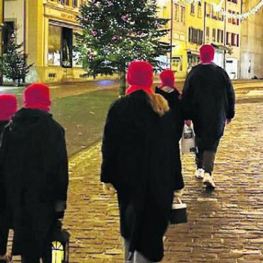 2700 Franken für Kinder in Rumänien - Die Sänger waren in der Altstadt unterwegs. Bild: zg
