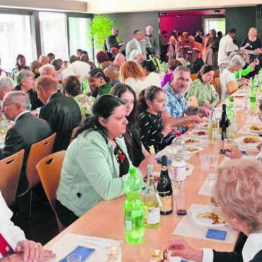Friedliches Mit- und Nebeneinander - Beim abschliessenden Mittagessen konnte eine kulinarische Vielfalt genossen werden. Bilder: tre