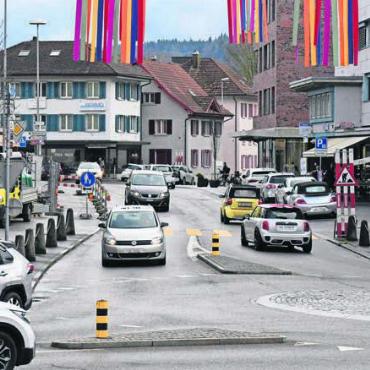 Attraktiver, sicherer und später - Der Abschnitt Postplatz bis «Bären»-Kreisel war im Projekt Aufwertung Zentralstrasse vorgesehen. Trotz Ablehnung des Stimmvolkes muss dieser Teil saniert werden, ziemlich ähnlich wie im ursprünglichen Projekt vorgesehen.