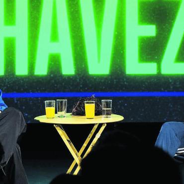 «Eine echt krasse Show» - Gelungene Premiere und somit mehr als die angestrebte chaotischste Talkshow der Schweiz: «Aditotoro» und Jeremy Chavez. Bild: Ivo Bosshard