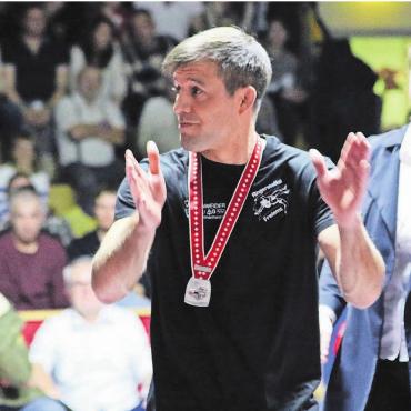 Traum bleibt Pokal - In seiner ersten Saison als Trainer führte Pascal Strebel die RS Freiamt in den Final und zur Silbermedaille. Eine Medaille ist auch dieses Jahr das Minimum, was die Freiämter holen wollen. Auch wenn der Weg nicht einfacher geworden ist. Bild: Archiv/jl