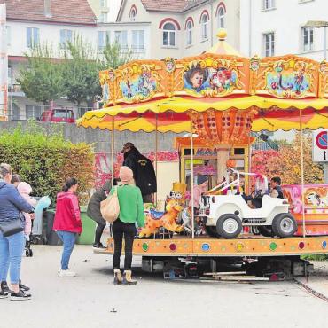 Traditioneller Treffpunkt - Das Kinderkarussell darf auf keinen Fall fehlen. Bilder: Monica Rast