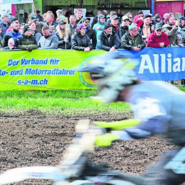 Das bleibt in Erinnerung - 1. April: Drei Mal in Serie fi el das Motocross in Wohlen aus (Corona/Wetter). Nun kommen 6000 Besucher.