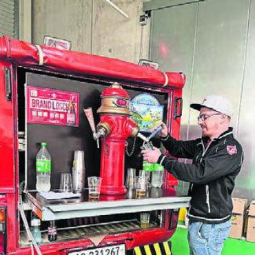 Tag voller Überraschungen - Für einmal kein Bier vom Fass, sondern vom Hydranten.