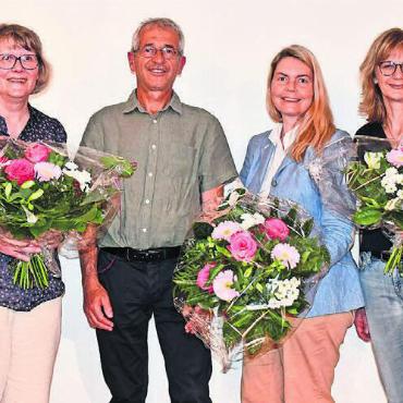 Die Arbeit geht nicht aus - Engagieren sich seit zehn Jahren für «Lernen im Freiamt» (v. l.): Cornelia Iff, Natalie Bräker und Mjriam Riesen. Neu hinzugestossen ist Georg Merki, der den Vorstand unterstützt. Bild: mo