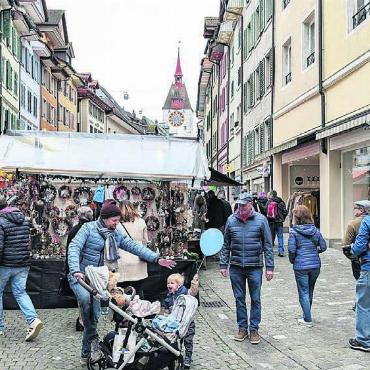 Im Namen des «Städtli» - Die geplante Gesetzesänderung hat ihren Ursprung in Bremgarten, weil die Geschäfte im Jahr 2022 am Markt der Vielfalt nicht öffnen durften. Bild: Archiv