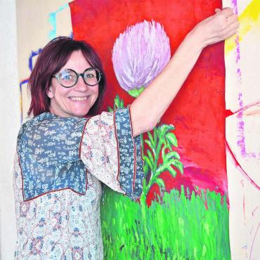 Farbtupfer in tristen Zeiten - Dort, wo verbaler Ausdruck versagt, kann die Kunsttherapie helfen. Davon ist Cornelia Schmid überzeugt. Bild: Sabrina Salm
