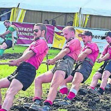 Strapazen lohnen sich - Die Sinser Herren 580 kg gewinnen den Schweizer-Meister-Titel. Bild: zg