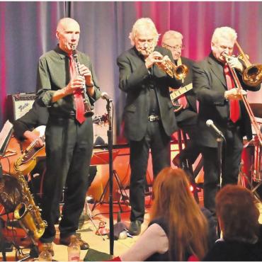 «Die Musik, die wir lieben» - Die Herb Miller Jazz Band in Aktion mit (v. l.): Herb Müller, Heinz Gysin (verdeckt), Jürg Morgenthaler, Markus Hächler, Rolf Eichenberger, John Service, Daniel Hofmann. Bild: zg