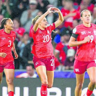 Rückendeckung von Regionalgrössen - Der Frauenfussball spaltet nach wie vor die Geister. Bild: Freshfocus