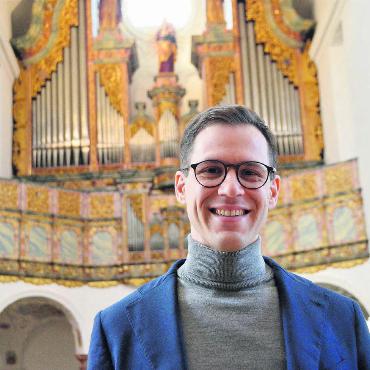 Darum kam er einst nach Muri - Die historischen Instrumente in der Klosterkirche in Szene setzen – das kann Christoph Anzböck als Leiter von «Musik in der Klosterkirche». Bild: Annemarie Keusch