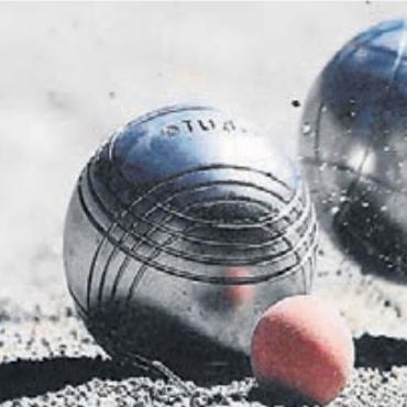 Die Kugeln rollen lassen - Pétanque erfreut sich steigender Beliebtheit in der Region. Bild: zg