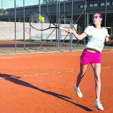 Alles für den gelben Filzball - Eine R2-Spielerin und die Nummer 254 der Schweiz: Lara Da Silva, 14 Jahre alt.
