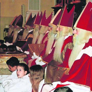 Neu sogar mit einem Chlaus-Kafi - Acht Samichläuse sind jeweils in Hägglingen unterwegs. Viele von ihnen leisten schon seit etlichen Jahren ihren Dienst. Bilder: zg/Archiv