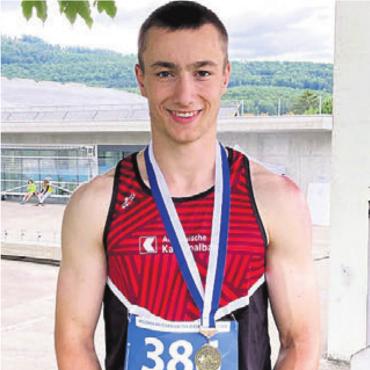 Titel für Nägeli und Sturz ins Ziel - Cyrill Schreiber stürzt sich ins Ziel und holt sich den 3. Rang im 100-m-Final.
