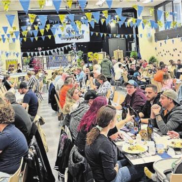 An Tradition festgehalten - Über 300 Portionen Risotto werden heute am 50-Jahr-Jubiläum des Damenturnvereins verspeist. Bilder: Britta Müller / zg