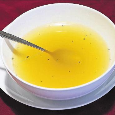 «Wer fastet, macht Platz» - Karges Mahl: Die meisten der Teilnehmenden nehmen erfahrungsgemäss eine Woche lang nur Tee, Wasser und Bouillon zu sich. Doch wie jemand fastet, sei letztlich jedem selber überlassen, betonen die Organisatoren. Die Unterstützung der Gruppe macht aber jede Entbehrung leichter. Bild: pd (Symbolbild)