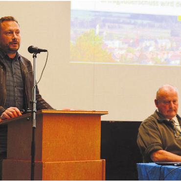 Hoffentlich letzter Anlauf - Konnten die Bevölkerung überzeugen: Thomas Guggisberg (links) und Gemeindeammann Michael Weber. Bild: Annemarie Keusch