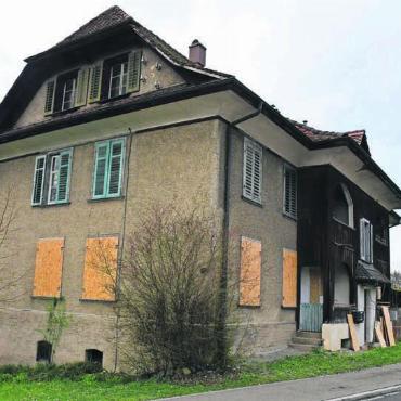 Umbau zur neuen Jugend-WG - In der Liegenschaft Steingasse 45 waren früher Notfallunterkünfte untergebracht. Heute ist das Haus unbewohnbar und die Gemeinde hat die Nutzung noch nicht geklärt.