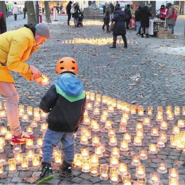 Zeichen gegen Armut - Seit vielen Jahren setzt Caritas mit der Aktion «Eine Million Sterne» ein Bekenntnis für eine Gesellschaft, die Schwache unterstützt. Bild: © Nathalie Philipp