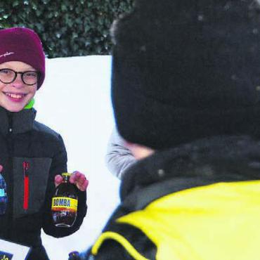 Eindrückliche Stimmung erzeugt - Der 12-jährige Frederik Schuhmacher verkaufte Süssigkeiten.