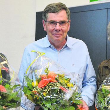 Fast nur Betroffene interessierts - Je zwei Jahre Arbeitsgruppe und 15 Jahre Vorstand, von links: Corinna Ganzoni Stettler, René Kuhn und Doris Koch. Bild: ake