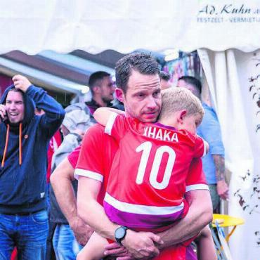JAHRESRÜCKBLICK - Bilder, Menschen, Emotionen - 6. Juli: Die Schweiz scheitert an der Fussball-Europameisterschaft im Viertelfinal, die Enttäuschung ist riesig.