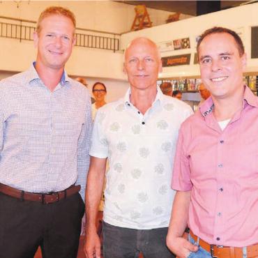 Parteien haben überzeugt - Benjamin Brander und Bernhard Leuppi (von links) wurden als Friedensrichter bestätigt, Marco Gattiker neu gewählt. Bilder: Thomas Stöckli